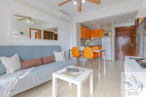 Apt 1st line with wonderful sea views