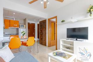 Apt 1st line with wonderful sea views