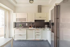 Appartamento Elegante e Luminoso con Metro Vicina