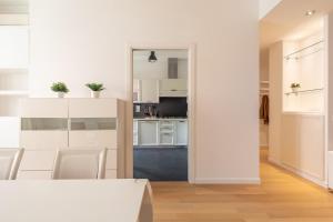 Appartamento Elegante e Luminoso con Metro Vicina