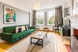 2-BR Gem in Leafy Sydenham Area with Private Garden - Forest Hill