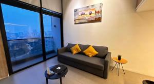 The Establishment Bangsar #2216 by Ouki