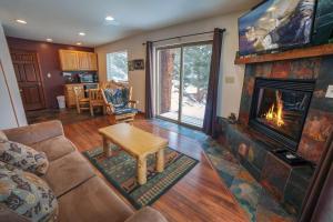 Lazy R Cottages- 16B cabin