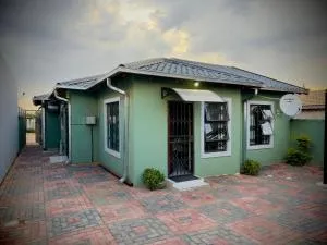 Khami Guesthouse - Baviaanspoort