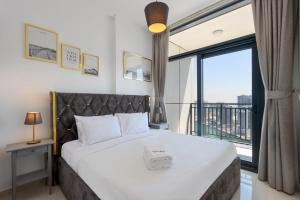 Canalfront Gem 1BR in Zada Tower by Livbnb