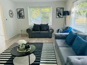 Bungalow - Sleeps 6 - Garden - Wheelchair Access - Oadby