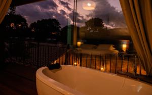 Villa Mykonos - Experiência Grega Exclusiva em Tiradentes - 5 Suítes de Luxo