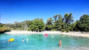 ZEcamping 3 étoiles chiens acceptés piscine bar et restaurant