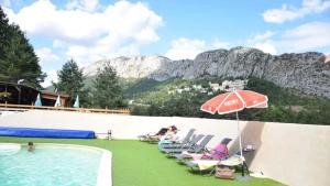 Campings Chalet 2 etoiles - Piscine - ccbaeia : photos des chambres