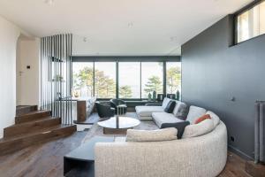 Maisons de vacances Ermitage - Magnificent Villa with Panoramic View Saint-Cyr-au-Mont-d-Or : photos des chambres