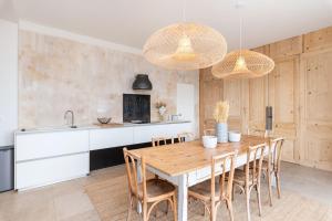Maisons de vacances Ermitage - Magnificent Villa with Panoramic View Saint-Cyr-au-Mont-d-Or : photos des chambres