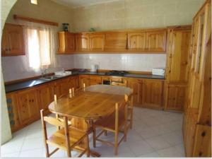 Cauchi 5 bedroom farmhouse in Gharb
