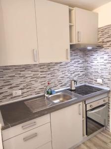 Green Mary - pools and sunny balcony