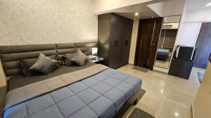 Housr Wakad Pune, Hinjawadi Road