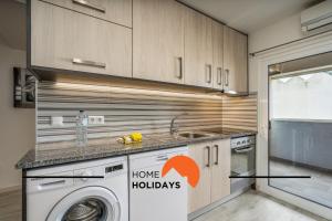 #296 Praia da Rocha by Home Holidays