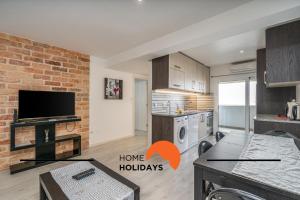 #296 Praia da Rocha by Home Holidays