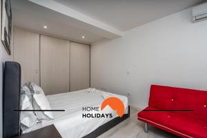 #296 Praia da Rocha by Home Holidays
