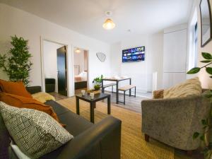 Super Convenient Keyless Entry Two Bedroom Loft by Property Promise