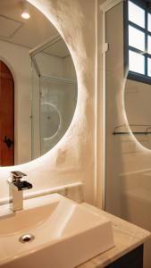 Villa Mykonos - Experiência Grega Exclusiva em Tiradentes - 5 Suítes de Luxo