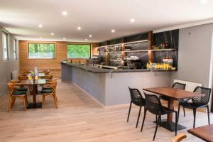 Campings Camping - Piscine - ccbaifd : photos des chambres