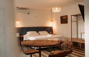 Villa Mykonos - Experiência Grega Exclusiva em Tiradentes - 5 Suítes de Luxo