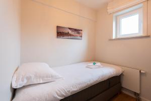 Modern apartment with large terrace close to the sea