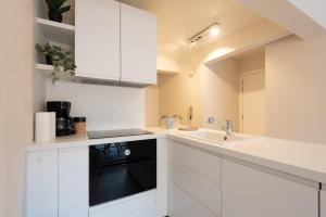 Modern apartment with large terrace close to the sea