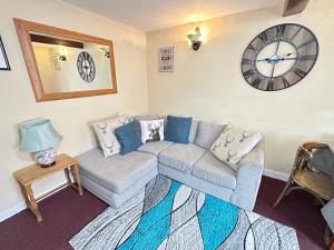 Llanidloes Townhouse-pet-friendly-sleeps 6-Mid Wales