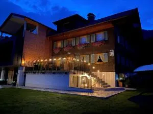 Chalet & Almhostel Alpenperle - Selbstversorger Unterkunft - Kienzen