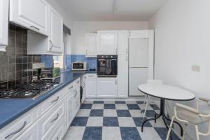 Lovely home in Ilford with parking