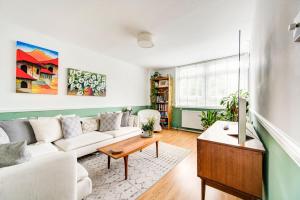 GuestReady - 2BR East London City Flat