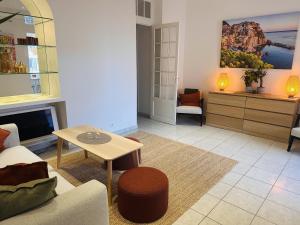 Bright one bedroom apartment in the center of Cannes13 minutes walk to the Palais des Festivals - 2290