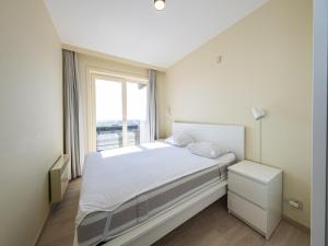 Apartment with sunny terrace and sea view