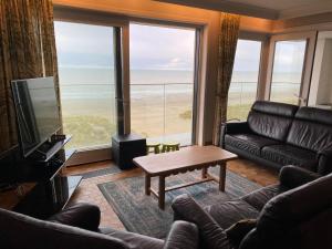 Apartment in Nieuwpoort with sea beach