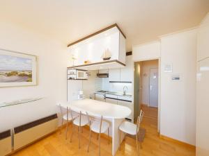 Studio with sea view and parking space