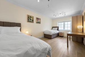 Ascot Spacious 4 Bedroom Home with Driveway