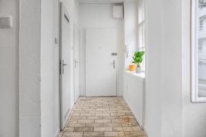 Modern 3BR Stay Ideal for Group Getaways & Families