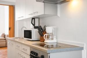 Modern 3BR Stay Ideal for Group Getaways & Families