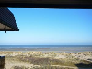Apartment in Oostduinkerke with Sea View