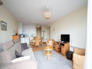 Cozy Coastal Retreat for 4