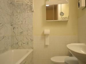 Cozy Coastal Retreat for 4