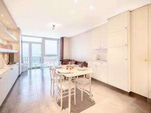 Apartment on the Coast with Beach Access