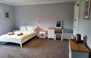 Spacious Double Room with Lovely Views