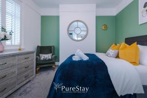 Incredible 5 Bedroom House with 7 actual Beds By PureStay - 3 min walk to Central Bath