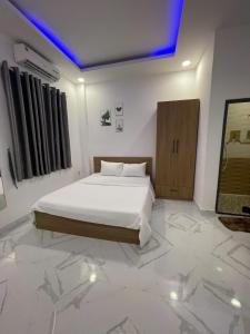 Central 1BR balcony Walk to Ben Thanh & Bars 26