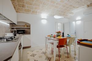 Hidden House by Monholiday