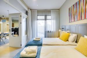 Sunny terrace by OneApartments