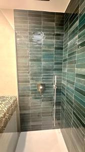 Stunning sea view apartment with big balcony in the center