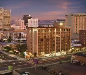 Two-Bedroom Apartment room in Enjoy all Reno has to offer in this 2BD resort condo with outdoor pool or hot tub