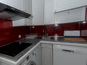 Le Lavandou : T2 climatisé avec parking pour 4, face mer - FR-1-803-23